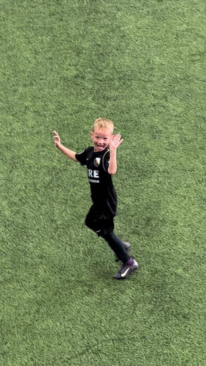 Just a 5yr old little boy from Lincoln playing at Man City for the first time and bagging a hat trick. So proud of you Clay. Memories made. <a href="/ErlingHaaland/">Erling Haaland</a> <a href="/PhilFoden/">Phil Foden</a> <a href="/JackGrealish/">Jack Grealish</a> <a href="/BernardoCSilva/">Bernardo Silva</a> <a href="/AlexGreenwood/">Alex Greenwood</a> 
He would love a shout out or retweet