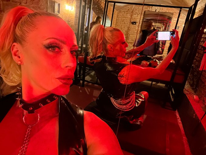 Watch Brittany Bardot1's leaked NSFW photo on TwXstars