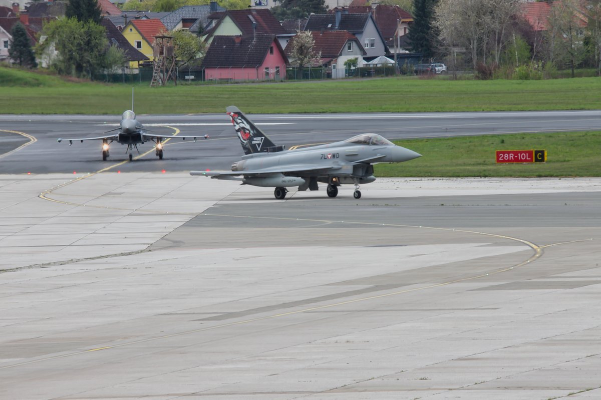 Ab morgen bis Montag wird die aktive Luftraumüberwachung wieder aus Klagenfurt durchgeführt. Zu diesem Zweck landen heute bis Mittag 3 Eurofighter am Flughafen Klagenfurt. Die Verlegung dient neben dem Übungscharakter auch zur Entlastung der angespannten Personalsituation am