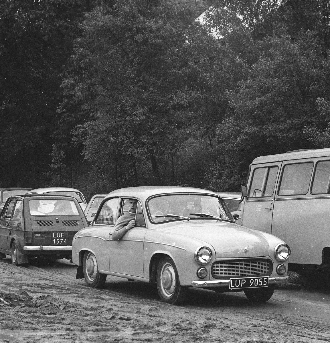 Narodowe Archiwum Cyfrowe (@nac_gov_pl) on Twitter photo #TegoDnia 26 czerwca 1972 roku
na polskie drogi wyruszył legendarny model samochodu Syrena 105 🚘
📸fot. Grażyna Rutowska, z zasobu <a href="/NAC_GOV_PL/">Narodowe Archiwum Cyfrowe</a>
#HistoriaMotoryzacji #Syrena #archiwalia #fotografia #TegoDnia 26 czerwca 1972 roku
na polskie drogi wyruszył legendarny model samochodu Syrena 105 🚘
📸fot. Grażyna Rutowska, z zasobu <a href="/NAC_GOV_PL/">Narodowe Archiwum Cyfrowe</a>
#HistoriaMotoryzacji #Syrena #archiwalia #fotografia