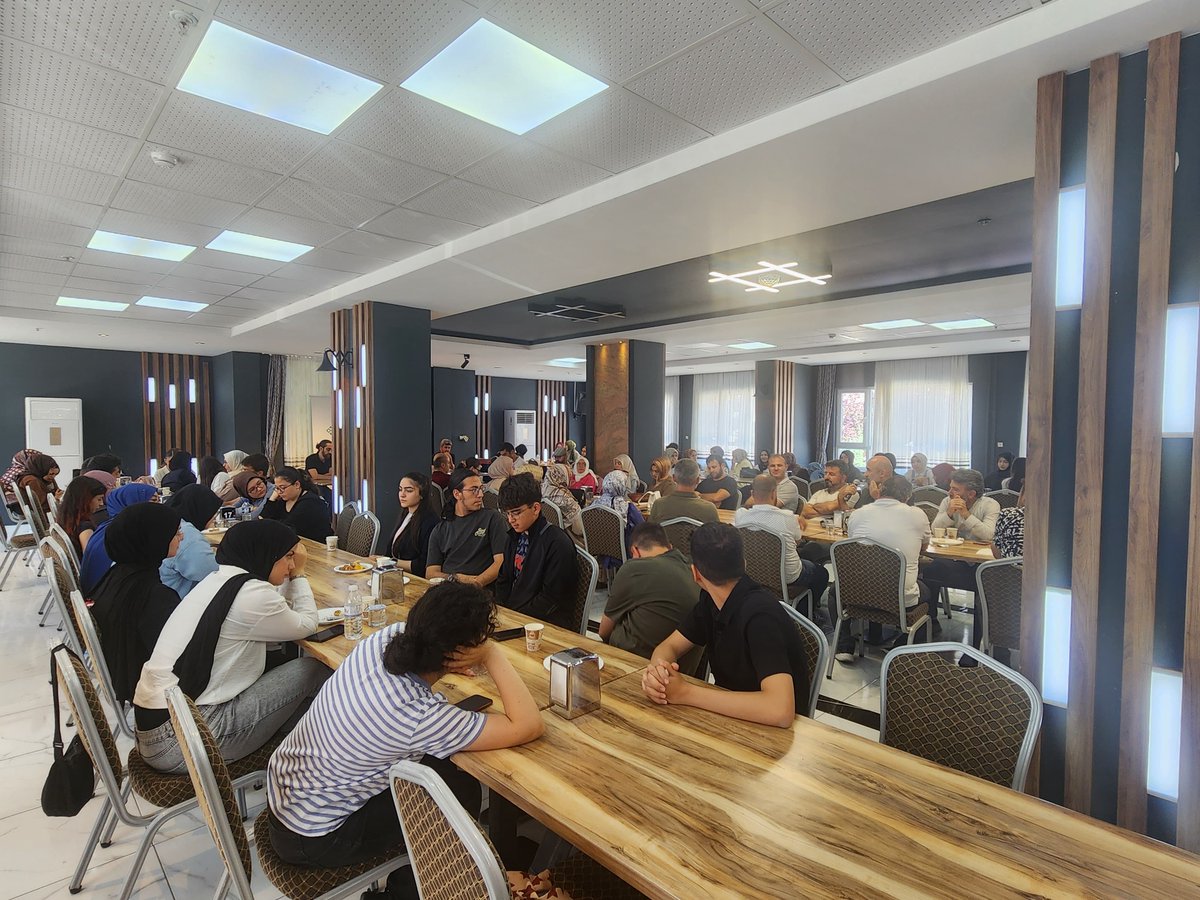 Konya Anadolu Mektebi Sene Sonu Değerlendirme Toplantısı Gerçekleştirildi 

Konya il merkezinde Anadolu Mektebi programının uygulandığı liselerimizin koordinatör öğretmenleri ve her okuldan temsilci öğrencilerin katıldığı sene sonu değerlendirme toplantısı, 16 Haziran 2025