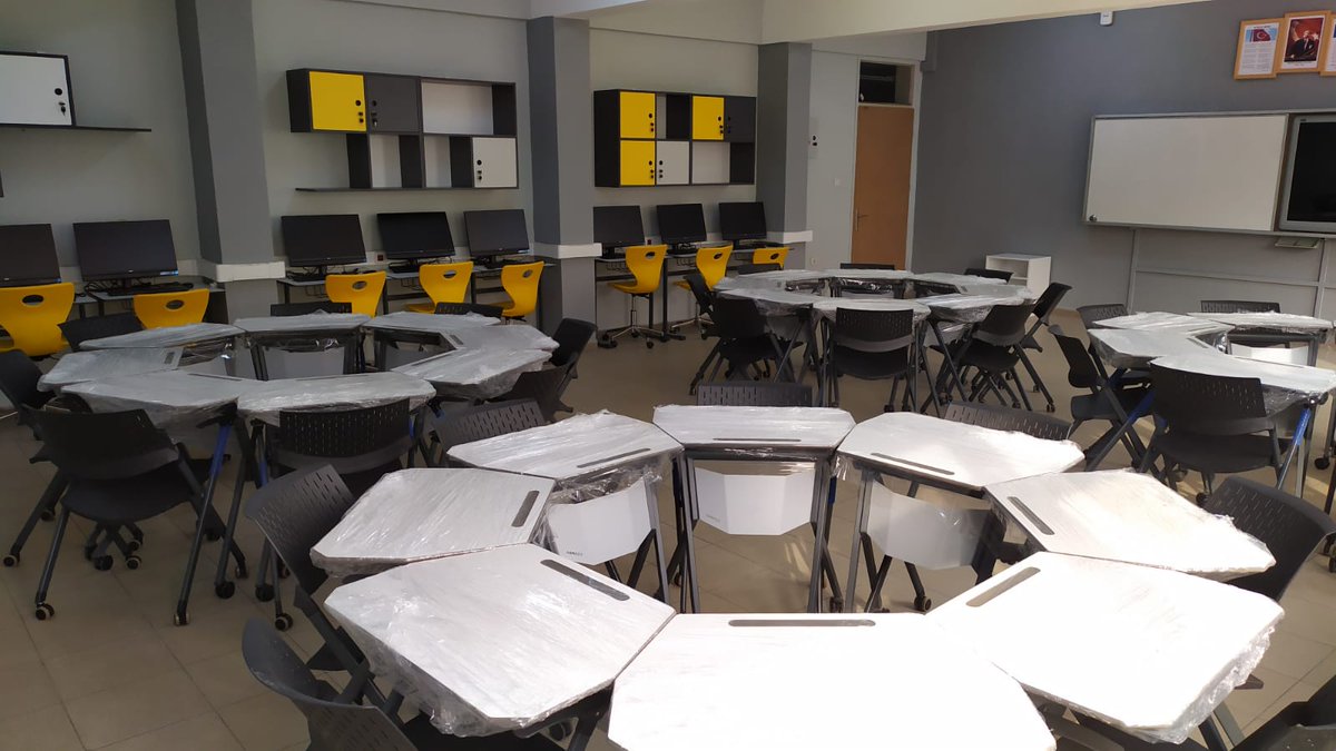 Bu yıl kurulan Tip-3 Yenilikçi Sınıflarda kullanılmak üzere ilgili okullara her yenilikçi sınıf için 12 adet dizüstü bilgisayar teslim edilmeye başlandı.