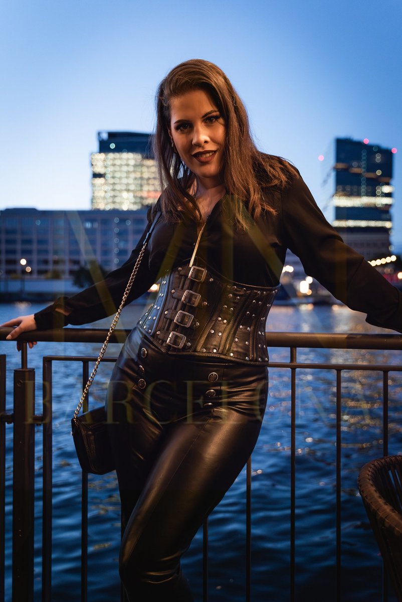 [ENG]

When the path you walk is the one you've chosen, you feel incredibly powerful, sexy, and beautiful. 

Photo: @nyxianyx 

📍 Berlín 

[ESP]

Cuando el camino que recorres es el que has elegido, te sientes increíblemente poderosa, sexy y hermosa.

 Foto: @nyxianyx