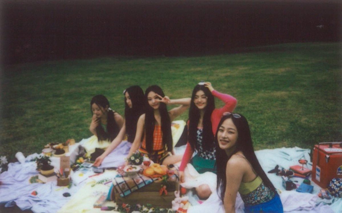 AGAIN, TRUST THE GIRLS, NOT THE MEDIA

WE BELIEVE IN MHDHH
#StayStrongMHDHH
#BunniesAgainstAdor