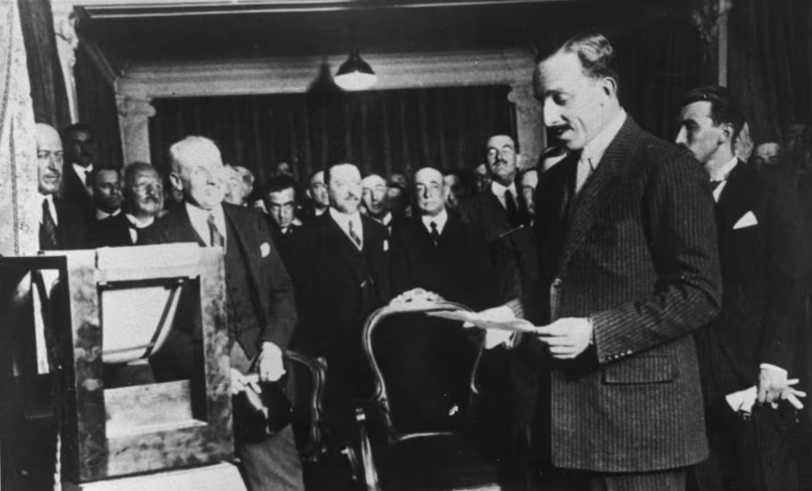 Foro Histórico de las Telecomunicaciones (@forohistorico) on Twitter photo #TalDíaComoHoy hace 100 años se inauguró Unión Radio Madrid con una emisión del rey Alfonso XIII. 📻🎙️
Fue la primera cadena nacional de radio, testigo de la II República y de la Guerra Civil, posteriormente reconvertida en <a href="/La_SER/">Cadena SER</a>. 📡
🔗forohistorico.coit.es/index.php/mult… #TalDíaComoHoy hace 100 años se inauguró Unión Radio Madrid con una emisión del rey Alfonso XIII. 📻🎙️
Fue la primera cadena nacional de radio, testigo de la II República y de la Guerra Civil, posteriormente reconvertida en <a href="/La_SER/">Cadena SER</a>. 📡
🔗forohistorico.coit.es/index.php/mult…