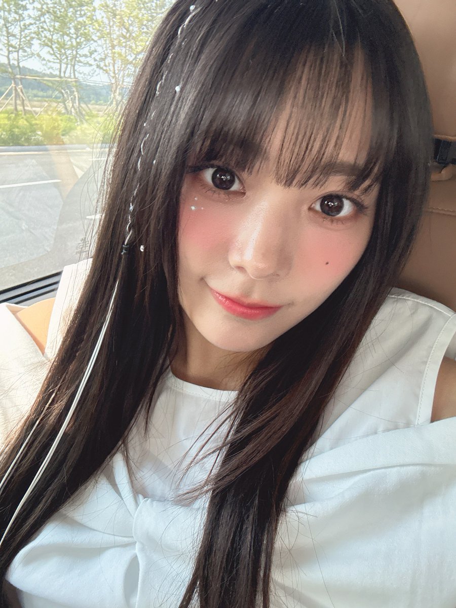 @Weekly_QWER: Jun,17,2025 Siyeon naver fancafe post cafe.naver.com/eggkim/356638?… MINGMING🪽 Hi! I put on some pretty makeup today! I should take a picture I'll show you later hehe I like eating corn these days I feel full even if I eat a little hehe Do you all like corn? I think it helps…