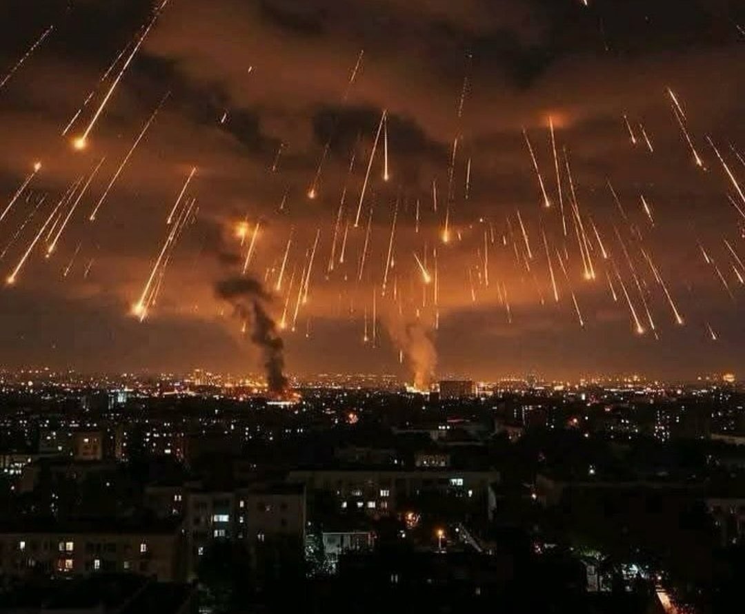 MSKeskin23's tweet photo. ALLAHUEKBER!!!

#IranUnderAttack #FreePalestine #TELAVİV https://t.co/E09GmOVB76