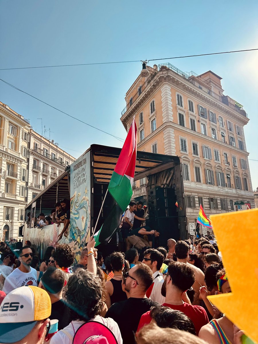 lttltmy's tweet image. Terzo #RomaPride di fila 🌈💪
