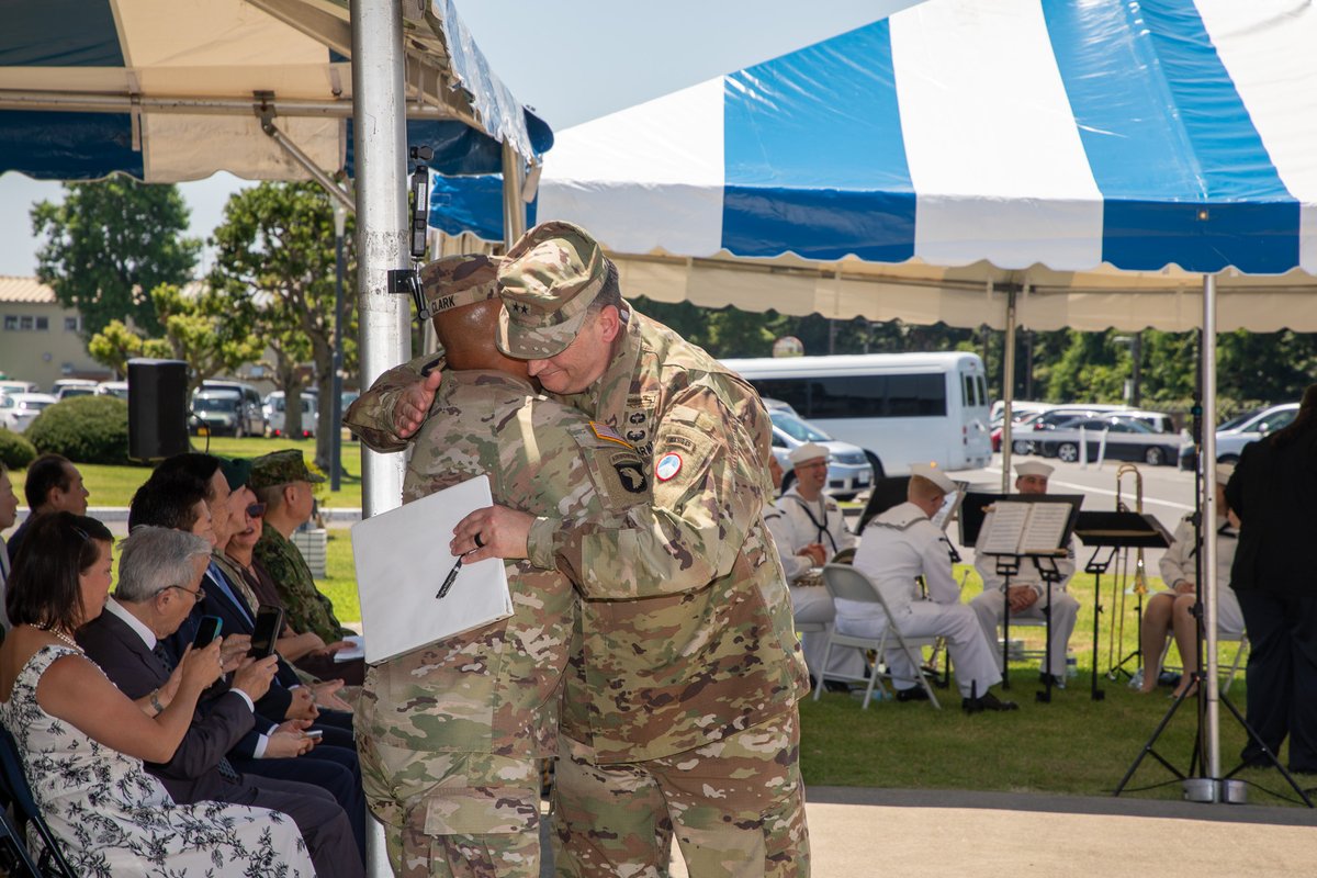 6月17日 、キャンプ座間にて在日米陸軍司令官交代式が行われ、デイブ