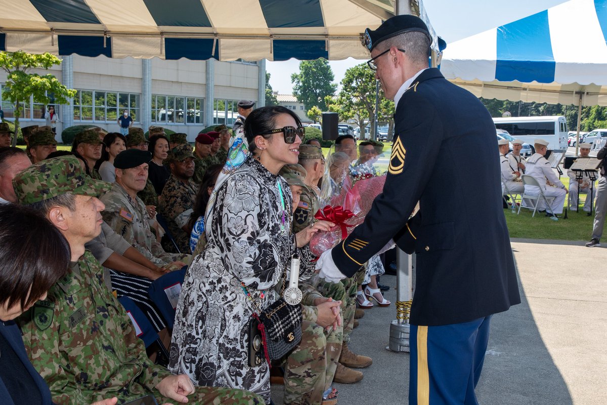 6月17日 、キャンプ座間にて在日米陸軍司令官交代式が行われ、デイブ