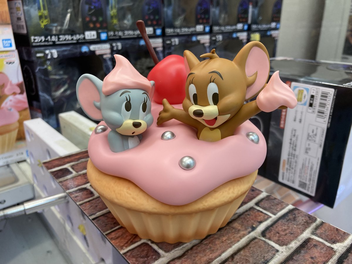トムとジェリー ビッグソフビフィギュア -Sweet Cupcake- 食いしん坊で