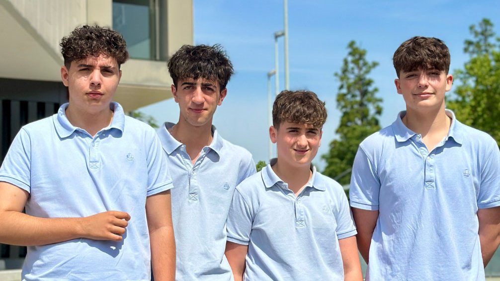 Los alumnos de 4º de ESO de Miravalles-El Redín, Nicola Tartari, Pablo Bereziartu, Javier Mañu y Gabriel Carton han obtenido el segundo premio Concurso Nacional de Emprendimiento Desafío 10X con su proyecto ECOSHELL.
#JuniorAchievement
#megustamicole
#colegiobilingüepamplona