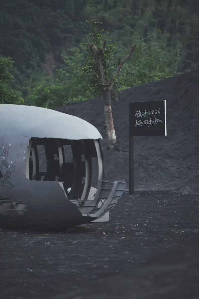 This graduation season, let your curiosity guide you to #Deqing for an impromptu adventure. Hidden deep in #Wukang is the “Icelandic Secret Realm” —— Black Sand Beach Café·Diamond Beach. #ChinaTravel