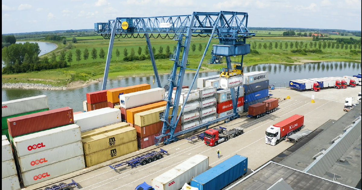Logistics Valley Academy wordt het vliegwiel voor kennis en samenwerking in de logistiek! Samen met Topsector Logistiek, onderwijs en bedrijfsleven bouwen we aan innovatie en toekomstbestendig transport.

Lees meer 👉 liemerseambassade.nl/logistics-vall…

 #Samenwerking #liemerseambassade