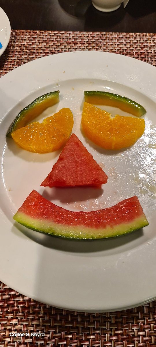 Buenos días 
Casi las 10, y ya he comido.
¿Aguantaré hasta las 5?
#PedroSeFuerte 
#SeFuerteYDimite