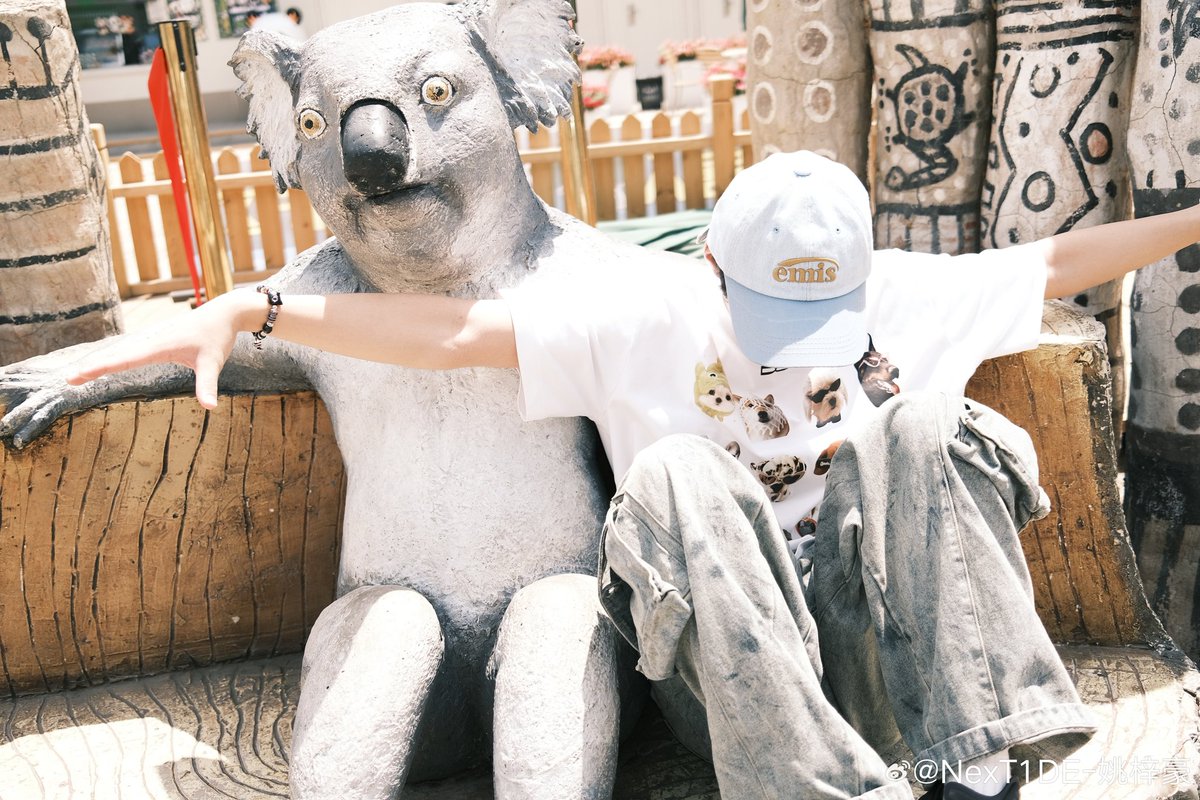 yczihao's tweet photo. Nothing beats time spent with the people you call 'brothers'. Every moment is always fun and full of memories. Cheers to more good times! 🔥 https://t.co/p5zmDWIIAM