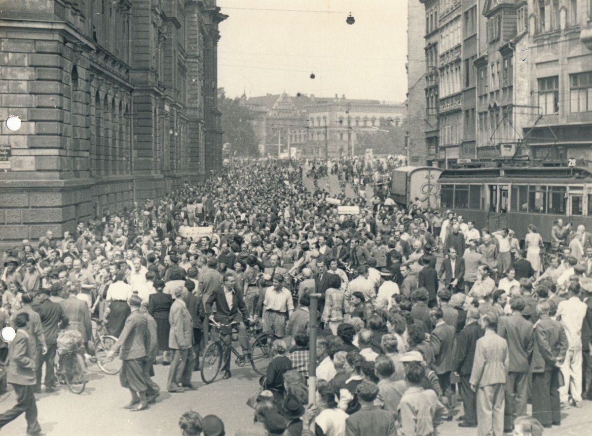 Mehr als eine Million Menschen demonstrierten am 17.6.1953 in über 700 Städten &amp; Gemeinden der DDR gegen die SED-Herrschaft und für demokratische Grundrechte. Auf unserer Website gibt es kostenfreie Bildungsangebote zum #Volksaufstand zum Download: bundesarchiv.de/stasi-unterlag… #twlz