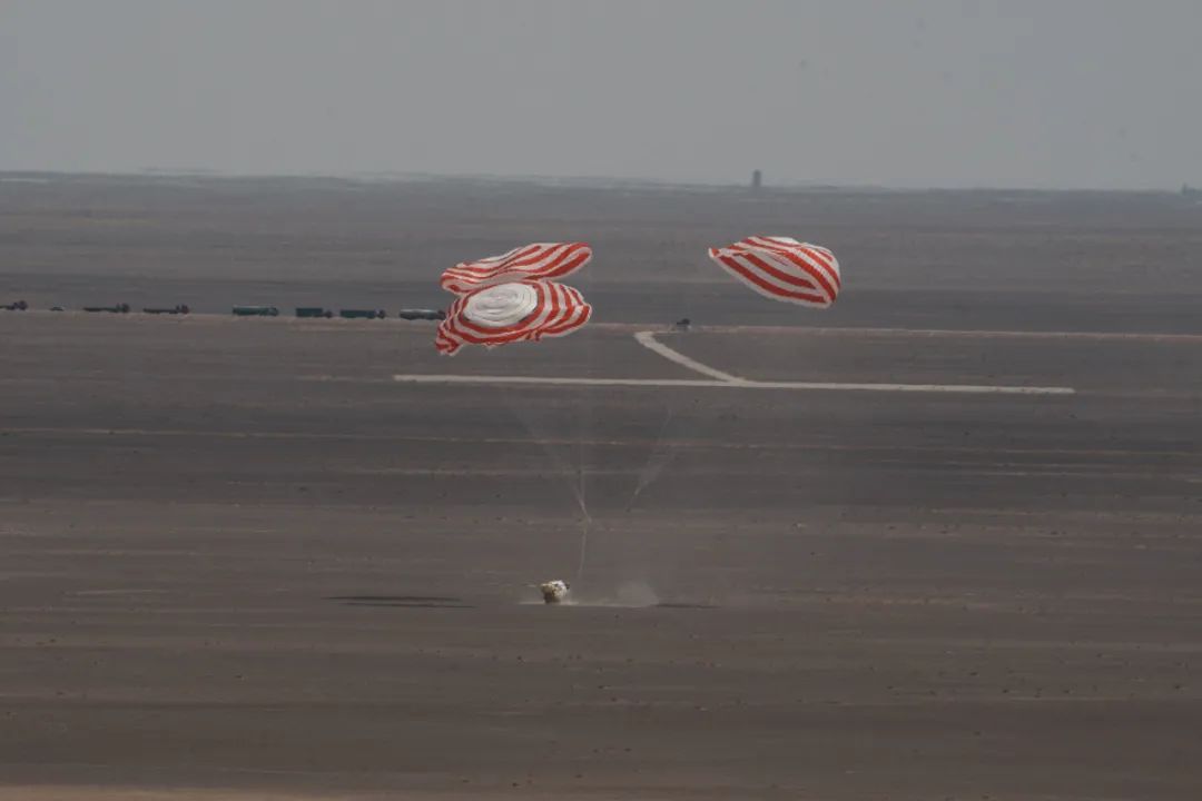 Solid motors on Mengzhou's launch abort system were fired at ~04:30UTC. 20 seconds later, the spacecraft separated from the abort tower and the parachute deployed afterwards. It landed safely with an airbag cushion at ~04:32UTC.