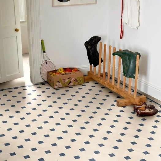 Creative hallway flooring design combining our <a href="/AmticoFlooring/">Amtico</a> Stucco Quartz &amp; Stucco Flax in a Key Stone Mini pattern. The cool cream stone look of Stucco Quartz is the perfect backdrop to let the steely blues of Stucco Flax pop 👌