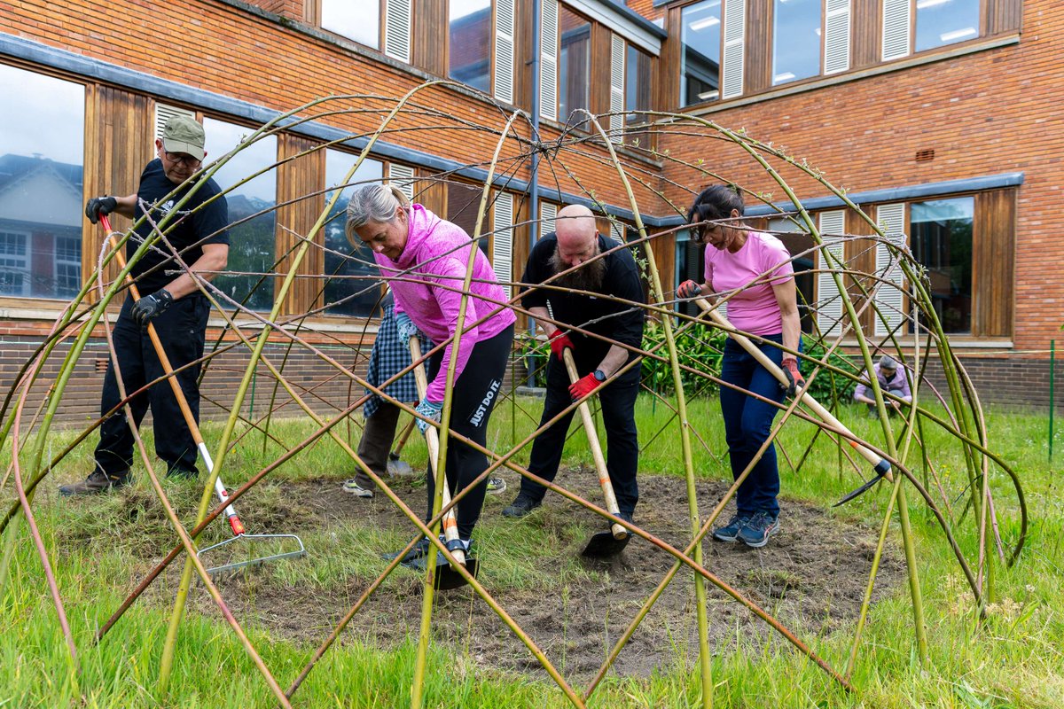 IoE Uni of Reading (@unirdg_ioe) on Twitter photo We were delighted to welcome <a href="/TheTreeCouncil/">The Tree Council</a> and their wonderful volunteers from <a href="/MandGInsights/">M&G Investments</a> who helped revamp our grassland area into a Sustainability Garden and outdoor learning space. With the first day of gardening complete, we look forward to watching it come to life. We were delighted to welcome <a href="/TheTreeCouncil/">The Tree Council</a> and their wonderful volunteers from <a href="/MandGInsights/">M&G Investments</a> who helped revamp our grassland area into a Sustainability Garden and outdoor learning space. With the first day of gardening complete, we look forward to watching it come to life.