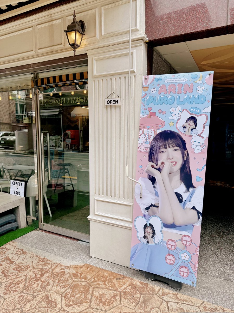 내가 못가서 아쉬워서 친구한테 빼달라고 했는데 케이크도 맛있고 현장도 귀여웠어 수고했어❤️
#우리_아린_천재아이돌
#arin_puro_land
#もちもち_ふわふわ_ありんちゃん
#OHMYGIRL #오마이걸 #아린 #アリン #ARIN