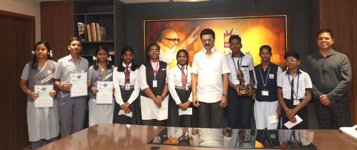 M.K.Stalin (@mkstalin) on Twitter photo அன்னை மடியில் விளையாடி அறிவு பெற்றிடும் குழந்தைகளென, மாணவச் செல்வங்களைத் #தமிழோடு_விளையாடு எனத் தமிழ்ச்சுவை அறிய வைத்து, தனித்தமிழ் உணர்வு ஏற்படுத்திய <a href="/kalaignartv_off/">Kalaignar TV</a> குழுவினரைப் பாராட்டி, வெற்றி பெற்ற மாணவச் செல்வங்களை வாழ்த்தி மகிழ்ந்தேன்!
தமிழோடு விளையாடிய அவர்கள், தமிழின் அன்னை மடியில் விளையாடி அறிவு பெற்றிடும் குழந்தைகளென, மாணவச் செல்வங்களைத் #தமிழோடு_விளையாடு எனத் தமிழ்ச்சுவை அறிய வைத்து, தனித்தமிழ் உணர்வு ஏற்படுத்திய <a href="/kalaignartv_off/">Kalaignar TV</a> குழுவினரைப் பாராட்டி, வெற்றி பெற்ற மாணவச் செல்வங்களை வாழ்த்தி மகிழ்ந்தேன்!
தமிழோடு விளையாடிய அவர்கள், தமிழின்