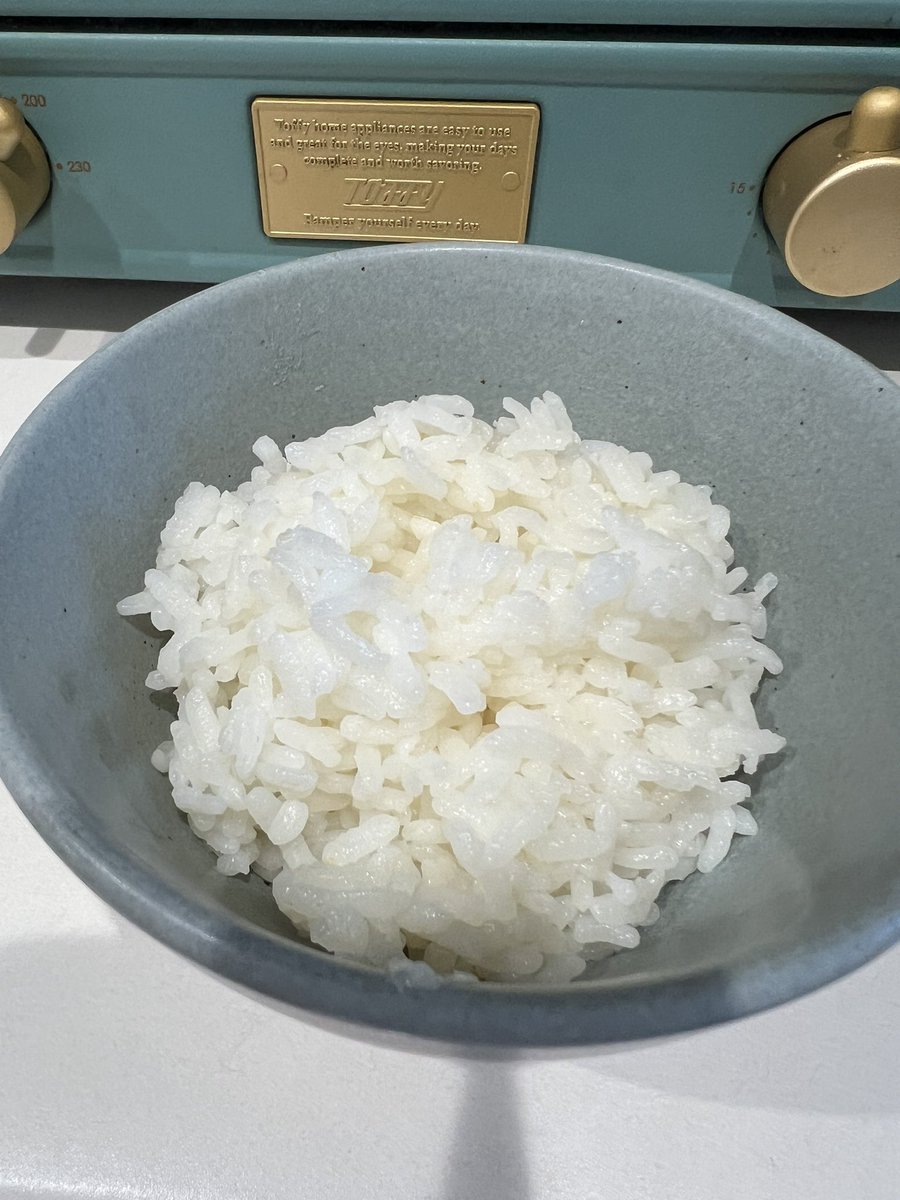 昨日買った「政府備蓄米」は 「青空黄金米 」という 福岡県のお米🌾でした。 炊いてみましたが 柔らかくて普通に美味しいです。 （東北のお米みたいなモチモチしたコシはないかも）  ５kgで2,000円ならまた買いたいです☺️