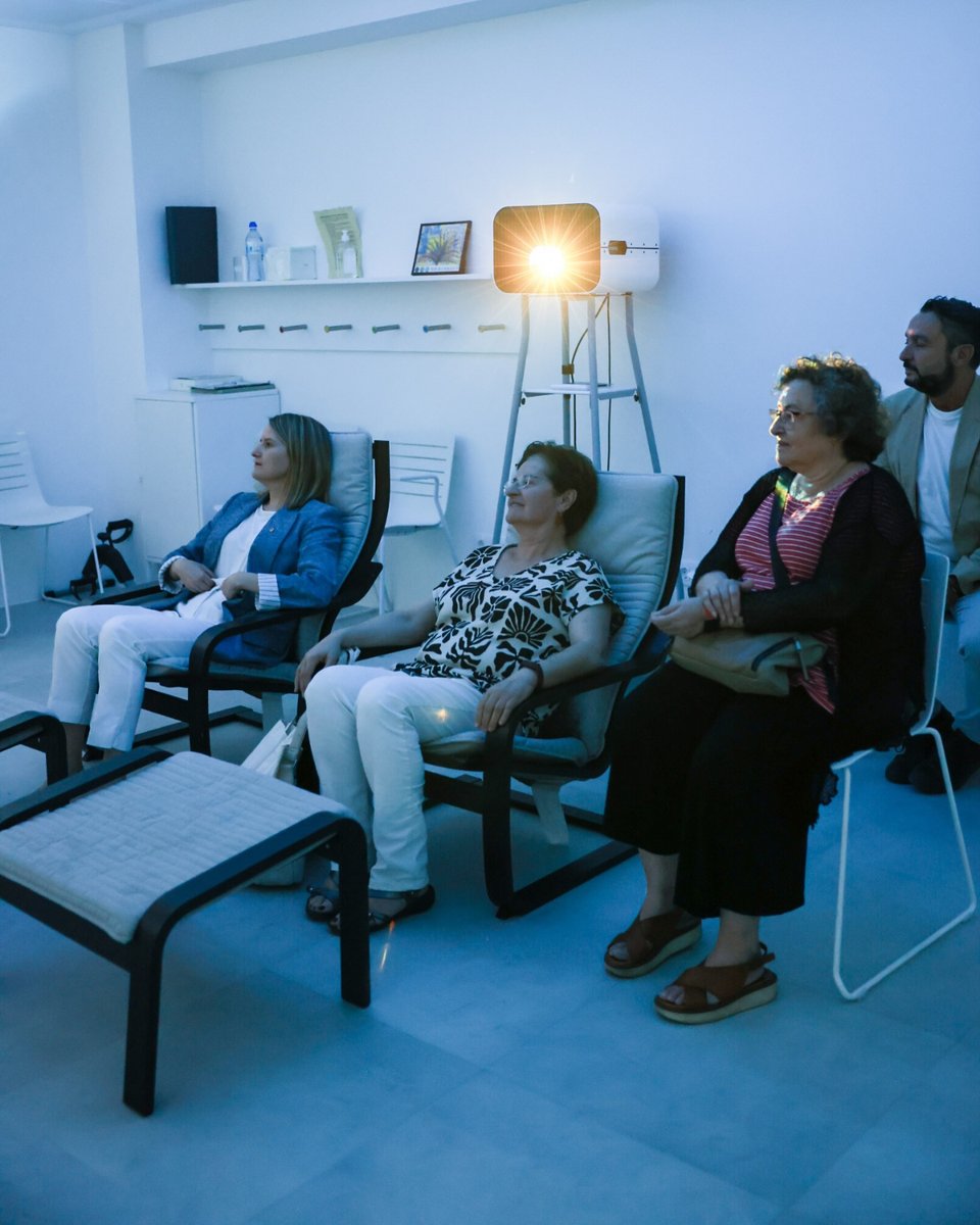 suaracoop's tweet photo. 💻La consellera de @dsocialscat @monicambravo visita Suara Cooperativa per conèixer els projectes seus d'innovació social i digital.
👉 Troba la informació de la seva visita en aquest enllaç: https://t.co/ipnfnfkOZl
#Innovacio #SocialDigitalLab https://t.co/dxGpEk8Y1Y