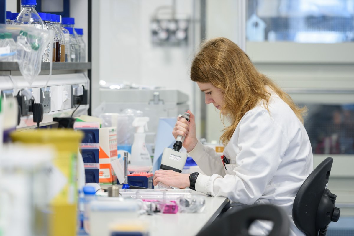 Join our team! Two Postdoctoral Research Associate/Fellow positions available in Prof. Salomé LeibundGut-Landmann's lab. Deadline 30.06.25

👉 Antifungal Immunity Research: linkedin.com/jobs/view/4239… 

👉 Fungal Cell Wall Research: linkedin.com/jobs/view/4239…