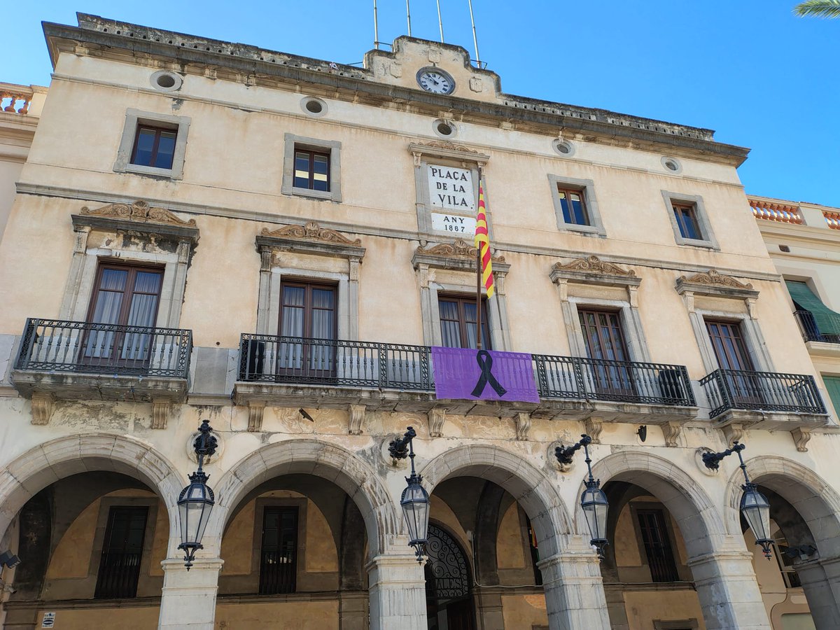 Vilanova i la Geltrú (@ajuntamentvng) on Twitter photo ⚫️L'Ajuntament de #vng condemna un nou crim de #violenciamasclista. Una dona de 49 anys ha estat assassinada per la seva parella a la província de La Corunya
🟪Pengem el domàs lila amb crespó negre en senyal de dol i rebuig per aquest nou crim
<a href="/gisela_vargas/">Gisela Vargas</a>
<a href="/juanluisruizvng/">Juan Luis Ruiz /❤️</a> ⚫️L'Ajuntament de #vng condemna un nou crim de #violenciamasclista. Una dona de 49 anys ha estat assassinada per la seva parella a la província de La Corunya
🟪Pengem el domàs lila amb crespó negre en senyal de dol i rebuig per aquest nou crim
<a href="/gisela_vargas/">Gisela Vargas</a>
<a href="/juanluisruizvng/">Juan Luis Ruiz /❤️</a>
