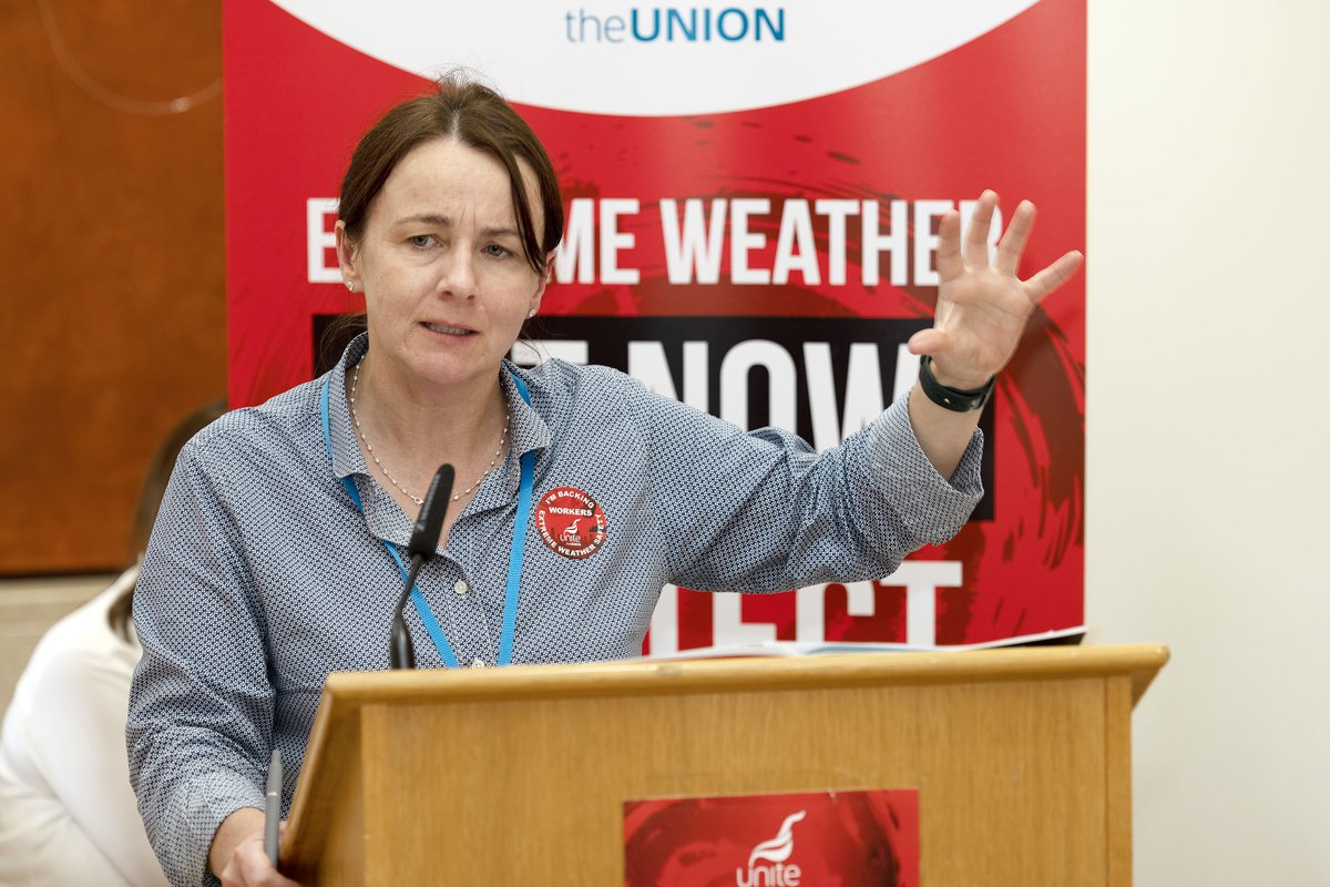 "Trade Unions have a vital role to play in protecting the health  and safety of workers and working with employers and government to  improve workplace safety"

1 of 2 

Economy Minister Caoimhe Archibald launches Unite’s ‘Extreme Weather’ demands at Stormont | ICTU NIC