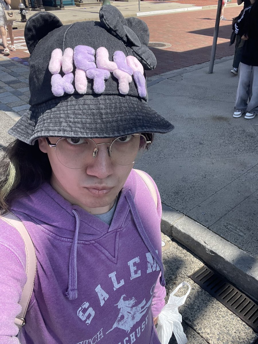 hi women in my phone do i have this shit on