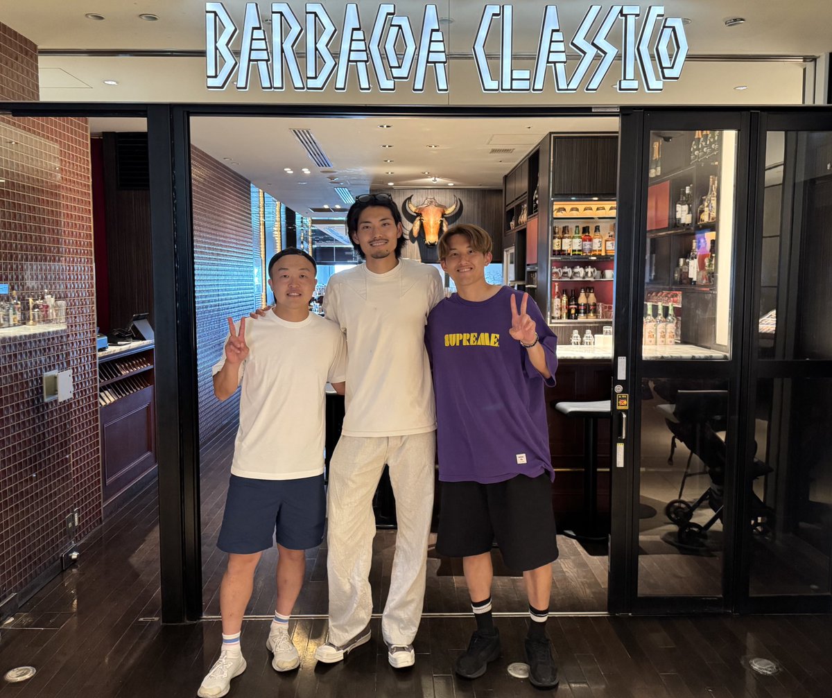footballdream_5's tweet image. 結婚式後すぐに駆けつけてくれた
たいきちゃん。🟣
久々会えて嬉しかったぜ🍖🙌
#平戸太貴 #京都サンガ
#町田浩樹 
#鹿島ユース #97ユース