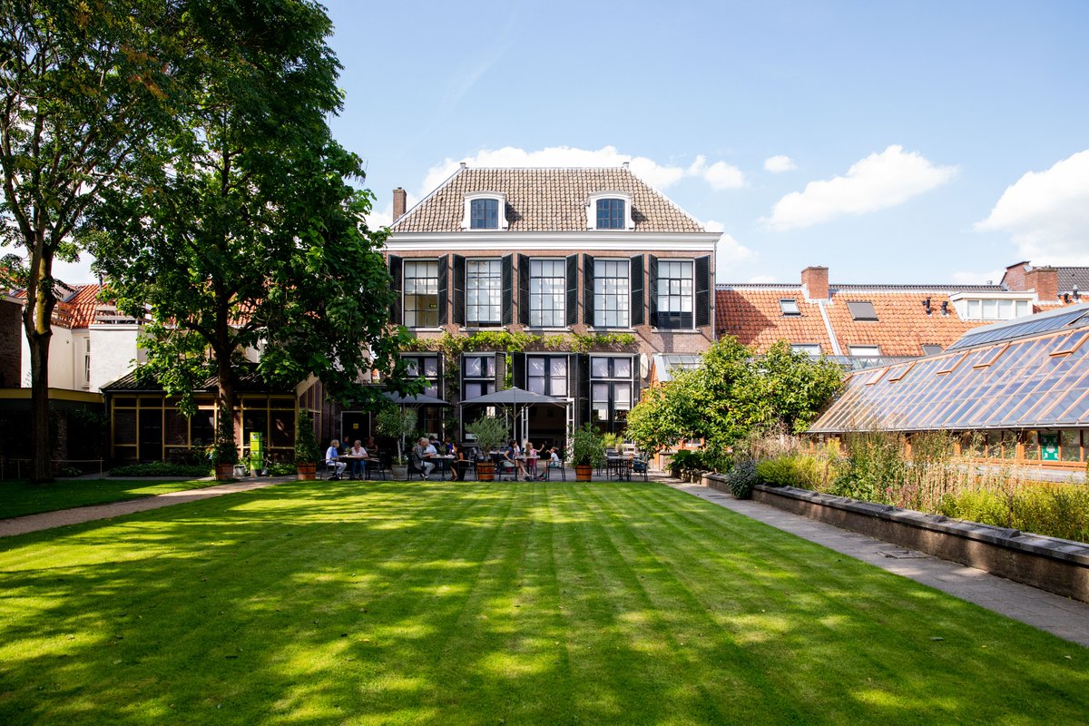 Geniet tijdens de Open Tuinendag ook van de mooie terrassen in de deelnemende tuinen. Reserveer alvast jouw plek bij een van de horeca hotspots op de route. Benieuwd wat de Domstad nog meer te bieden heeft? Ontdek het hier: ontdek-utrecht.nl