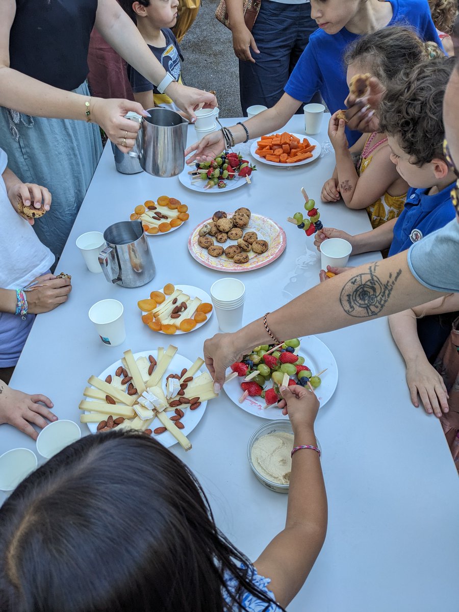 Périscolaire Nantes Léo Lagrange Animation (@llo_nantes) on Twitter photo 🍏 Fin en beauté pour le projet "Goûter presque parfait" à Contrie !
Jeux, échanges avec une diététicienne, goûter équilibré… Bravo à Hilal pour son engagement toute l’année, et merci à Émilie pour son intervention 👏
#périscolaire #alimentation #goûter <a href="/nantesfr/">Ville de Nantes</a> <a href="/LL_Ouest/">Léo Lagrange Animation (Ouest)</a> 🍏 Fin en beauté pour le projet "Goûter presque parfait" à Contrie !
Jeux, échanges avec une diététicienne, goûter équilibré… Bravo à Hilal pour son engagement toute l’année, et merci à Émilie pour son intervention 👏
#périscolaire #alimentation #goûter <a href="/nantesfr/">Ville de Nantes</a> <a href="/LL_Ouest/">Léo Lagrange Animation (Ouest)</a>