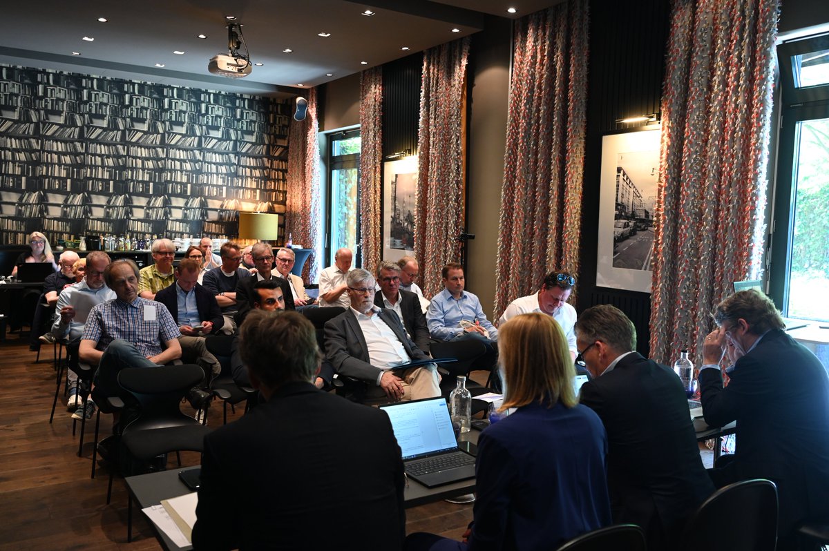 Die ordentliche Hauptversammlung der <a href="/coin_ix/">coinix</a> fand am vergangenen Freitag in Hamburg statt. <a href="/SchildtMoritz/">Moritz Schildt</a>, CEO von #coinIX, präsentierte eine umfassende Analyse der Markttrends &amp; Entwicklungen.
coinix.capital/hauptversammlu…