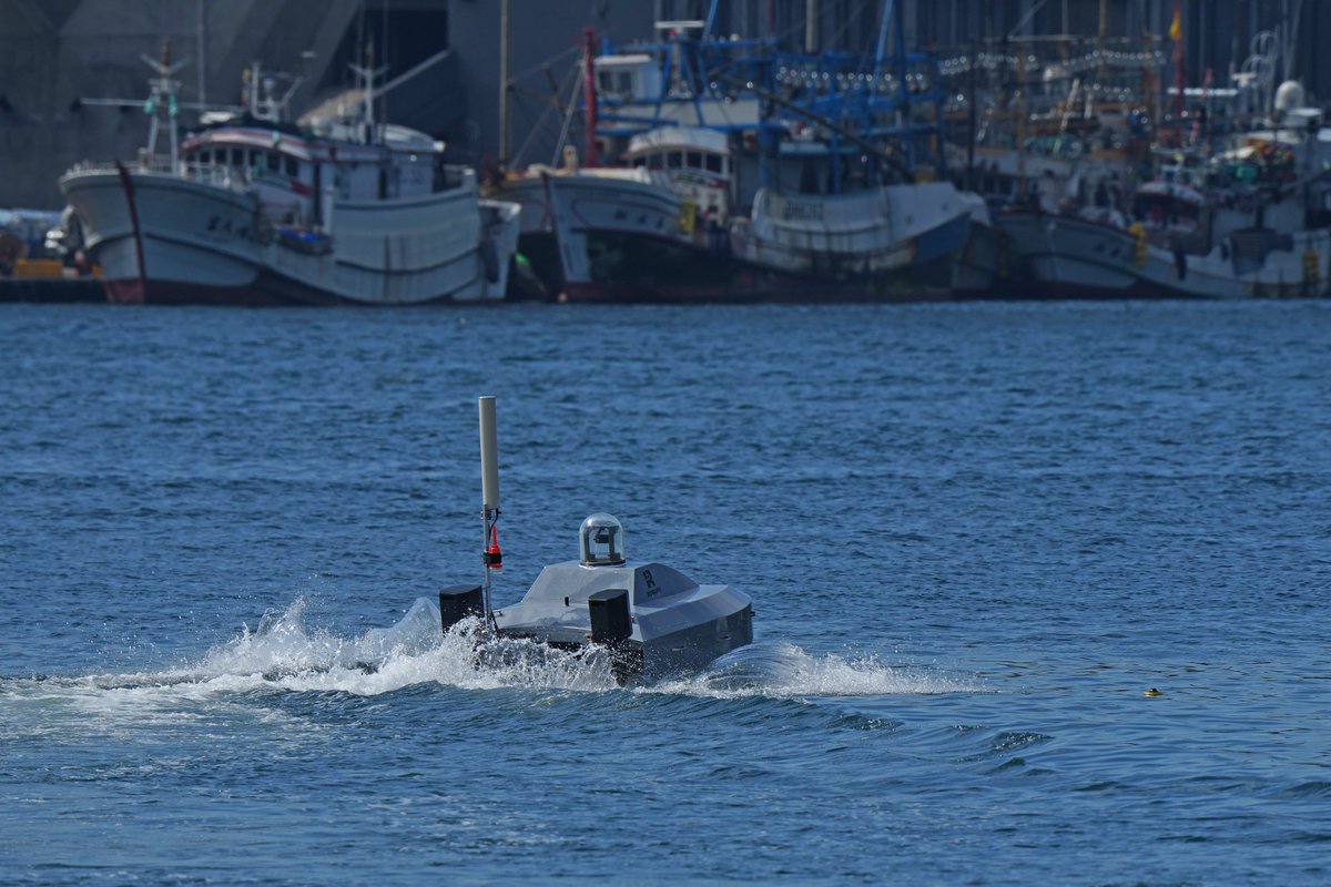 MoNDefense's tweet image. #NCSIST held a public showcase of Uncrewed Surface Vehicles today, highlighting technical exchanges that enhance defense autonomy and boost ROC Armed Forces’ capabilities.

#USV #ROCArmedForces