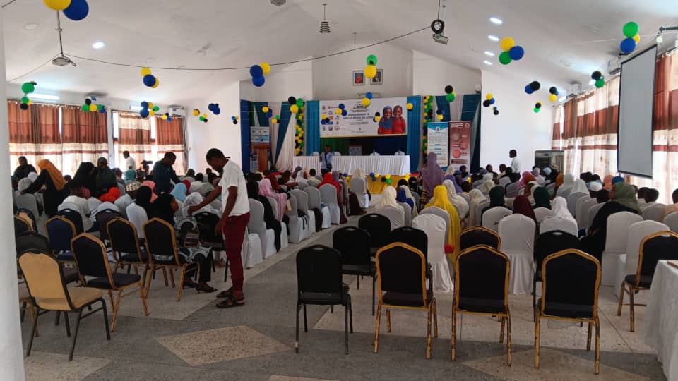 TAMWA_Zanzibar's tweet image. Leo tarehe 16 Juni, TAMWA-ZNZ kwa kushirikiana na Wadau wa utetezi wa haki za watoto Zanzibar inaadhimisha Siku ya Mtoto wa Afrika katika Ukumbi wa Sheikh Idriss Abdul-Wakiil, Kikwajuni Zanzibar.
Lengo ni kujadili na kutathmini ustawi na maendeleo ya watoto hasa katika…
