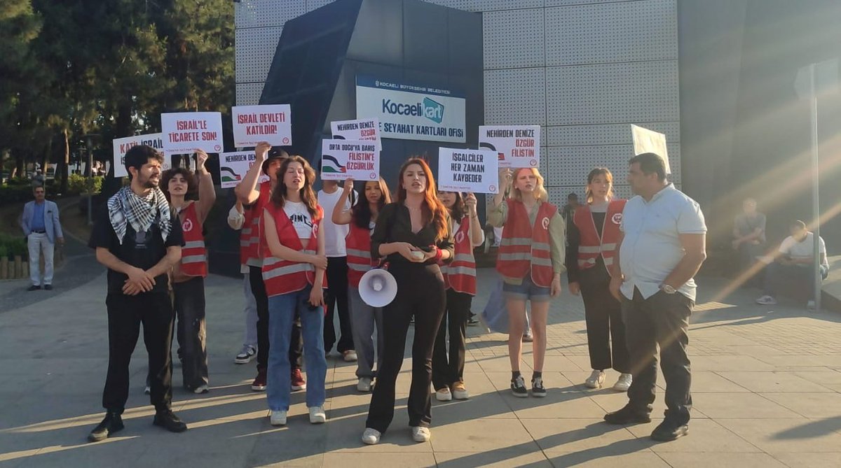 Gazze’de halkı katleden, İran’a saldırarak bölgeyi ateşe atan siyonist İsrail’e karşı sesimizi yükselttik.

Katil emperyalistlerin planlarını biliyoruz ve onların karşısına dikiliyoruz!

Tarihten bugüne, Deniz Gezmiş’ler gibi bir an tereddüt etmeden Filistin halkının yanında