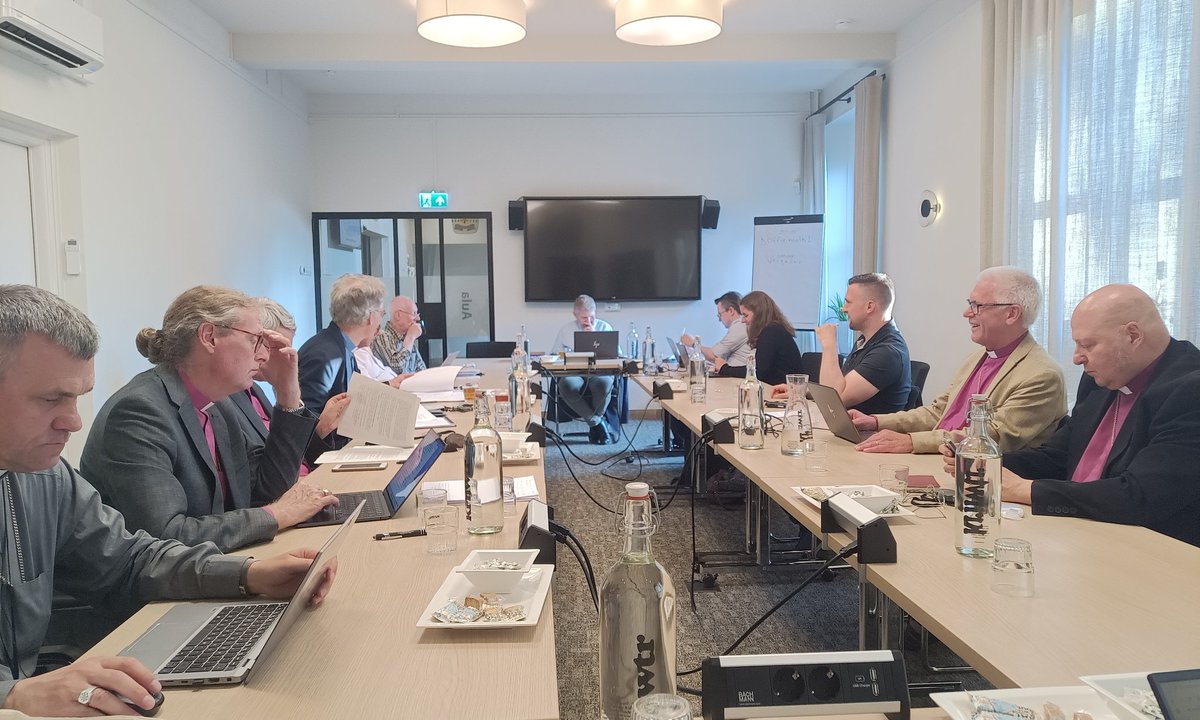 PetrJanVins's tweet image. V nizozemském Amersfoortu probíhá mezinárodní biskupská konference starokatolických a anglikánských biskupů s jurisdikcí na evropském kontinentě. Já jsem tu samozřejmě jen jako podržtaška a tlumočník, ale i tak je to vždycky extrémně zajímavé.