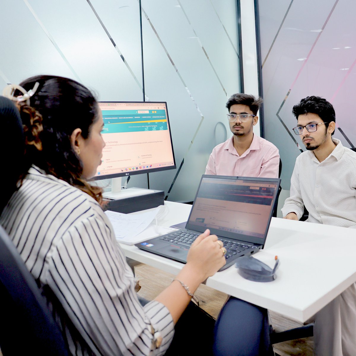 MetaApply_Edu's tweet photo. Noida, you lit up with ambition at the MetaApply IE #InternationalEducationFair25! Students explored global study paths with top unis like Schiller, ICN, GBS &amp; more.🎓

Next up: Jaipur &amp; Kolkata! Register now: https://t.co/8Bal9tvRDo

#StudyAbroad #HigherEducation #IEF2025 #Noida https://t.co/yRlfeOduYN