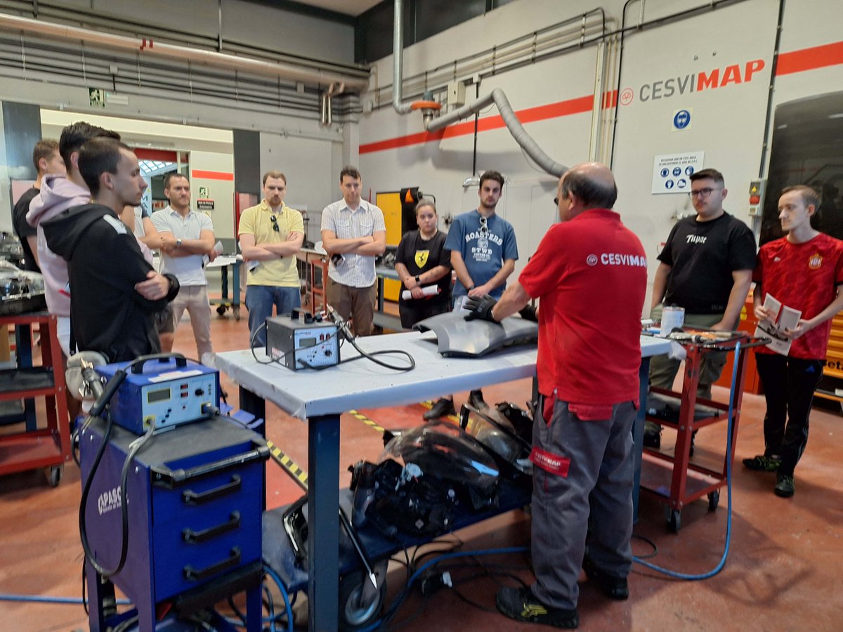 Los alumnos de carrocería, electromecánica y automoción visitaron el pasado viernes Cesvimap. Allí recibieron distintas demostraciones y vieron distintas técnicas del automóvil. Muchas gracias por recibirnos.
#somosadaja #somoseducacyl #AprenderHaciendo