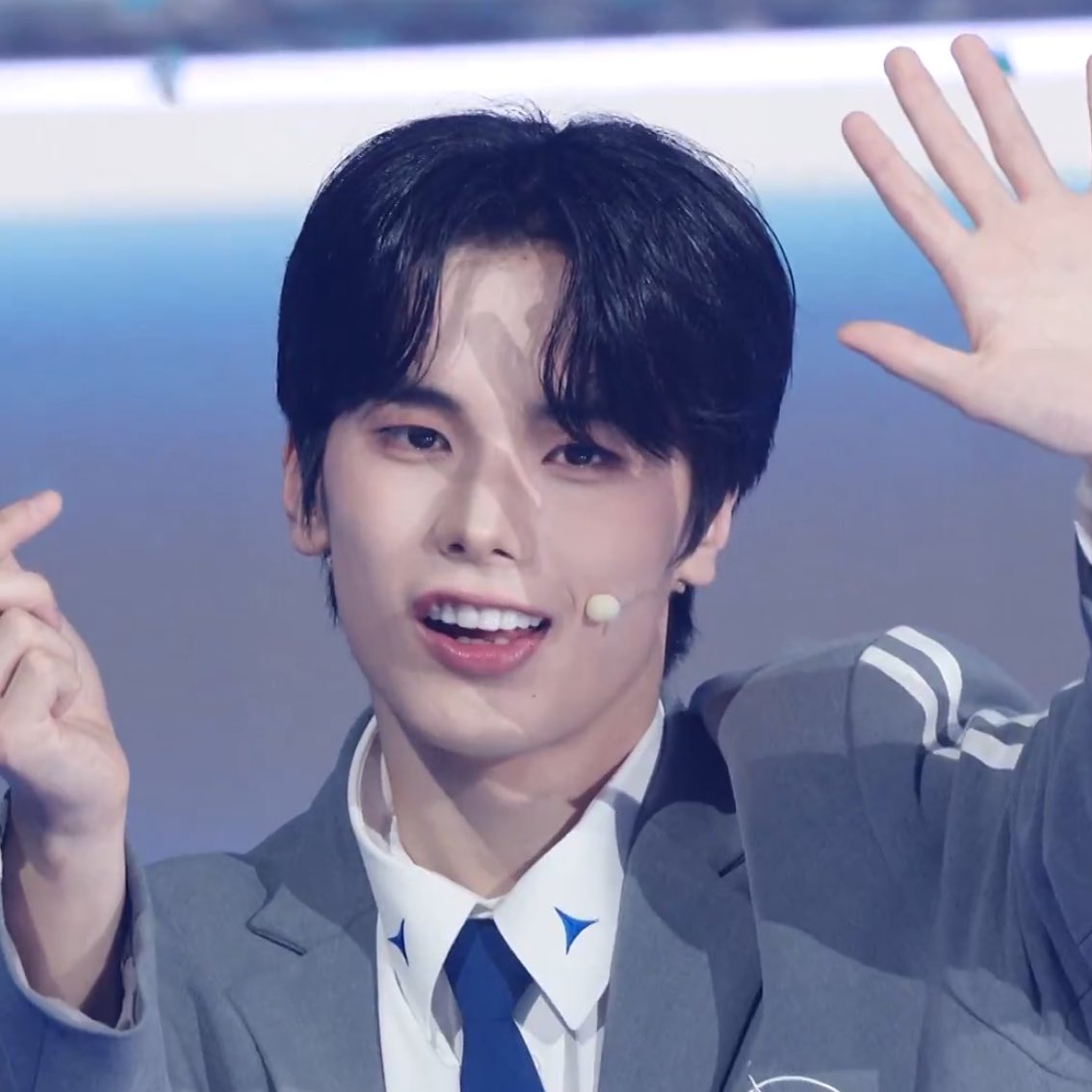 이학생이에뭘한거지