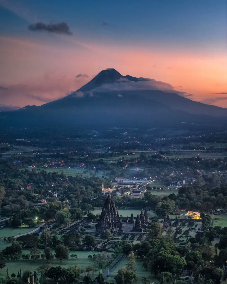 merapi_uncover's tweet photo. "Prambanan, the Most Beautiful and Graceful Hindu Temple in Indonesia."

(novian_altelucav) https://t.co/bRpIdCY4Lq