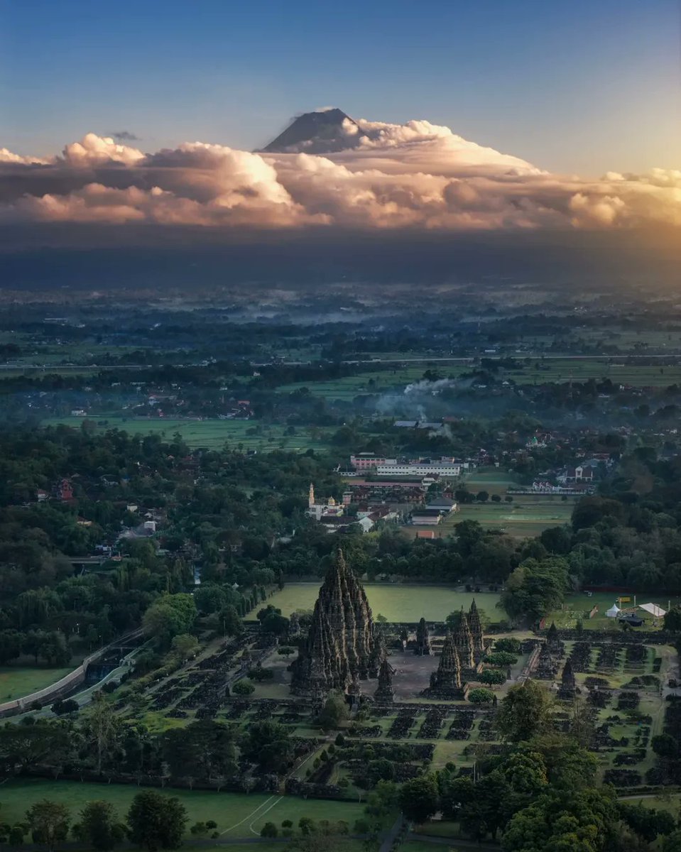 merapi_uncover's tweet photo. "Prambanan, the Most Beautiful and Graceful Hindu Temple in Indonesia."

(novian_altelucav) https://t.co/bRpIdCY4Lq