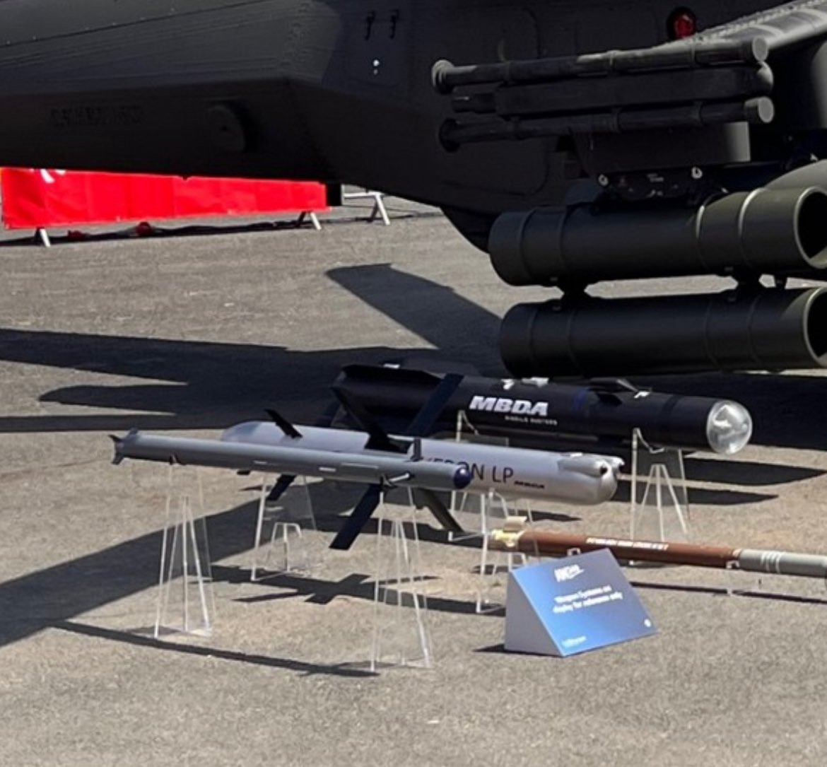 NichoConcu's tweet image. At the #PAS2025 MBDA is showcasing the new Italian FULGUR anti-air missile. MBDA also signed a development contract to equip the Italian Army with this missile. The FULGUR will be replacing the Stinger, and will be used on the AW-249, Iveco Lince and other Italian platforms.
