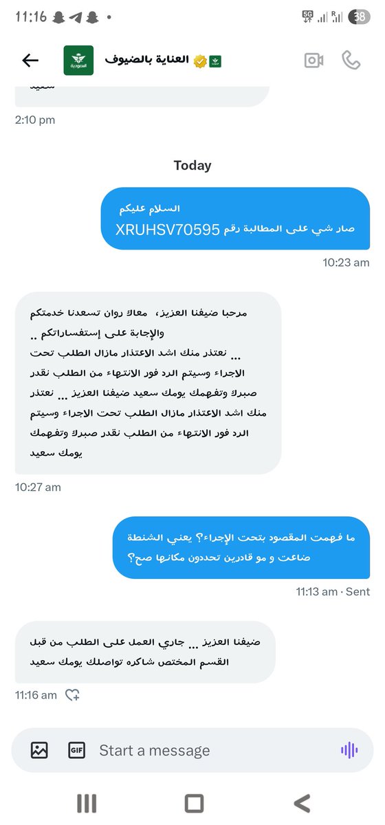 Mutairy_80's tweet photo. فرحة التخرج و تعب وتجميع سنة كلهم راحوا بلحظة و السبب إهمال موظفين . ما اقول غير حسبي الله ونعم الوكيل #الخطوط_السعودية #سكاي_تيم #مطار_الملك_عبدالعزيز #LouisVuitton #إهمال #خدمة_العملاء #تأخر_امتعة https://t.co/zzcrnN5FXq