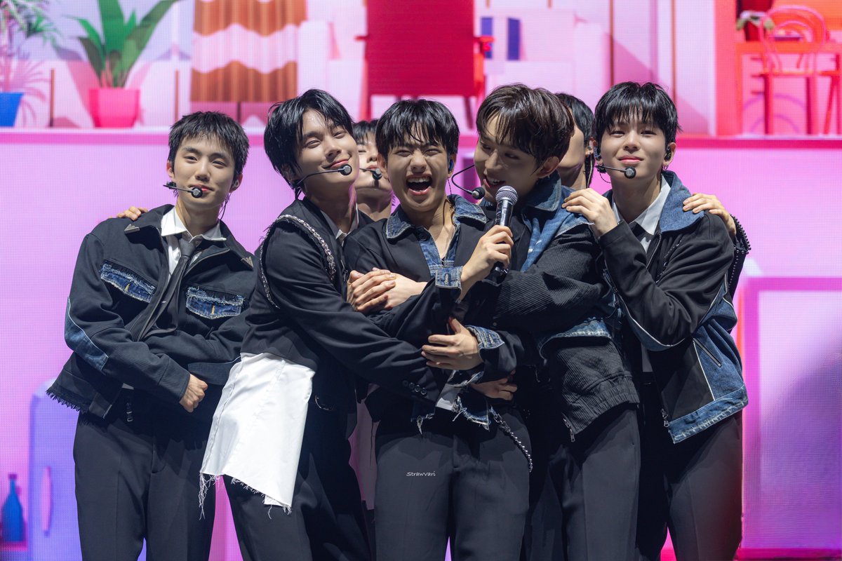 StrawVari___'s tweet photo. 250613 ☀️

2025 EVNNE CONCERT 
‘SET N GO’ OSAKA

#EVNNE #이븐
#2025EVNNECONCERT
#SET_N_GO https://t.co/4Aw2VlhoMA