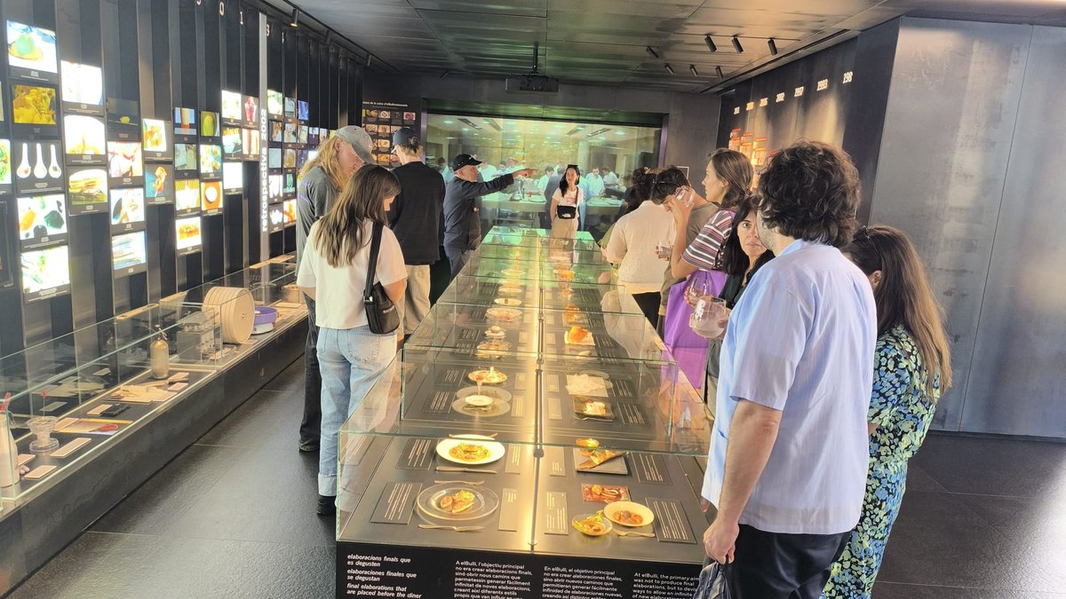 Hemos recibido una visita muy especial en elBulli1846: el equipo de Camper.

Siempre es un orgullo compartir nuestro proyecto con personas con las que compartimos valores como la creatividad, la innovación y el trabajo bien hecho.

Y también queremos darles las gracias porque, un