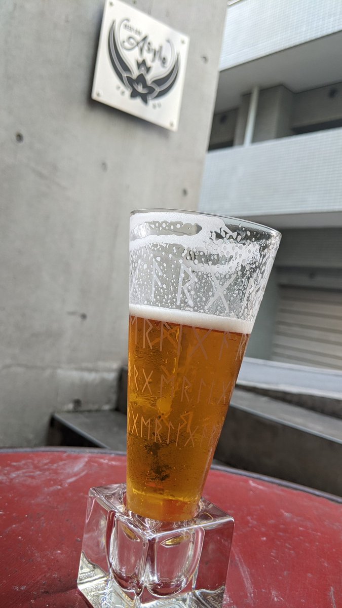beerbarasyle's tweet photo. 暑い！！
お先に頂いてます。
#荻窪 #クラフトビール #ガージェリー https://t.co/TaJkLZOVGN